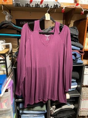 #329a size 3 torrid NWT super soft Cold-Shoulder Long Sleeve Top - Plum